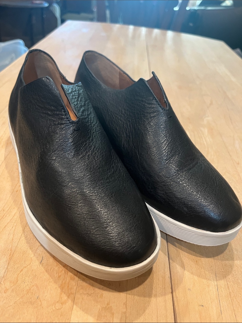 Gentle Souls HALDEN by Kenneth Cole Leather Slip On Sneaker size 9 women’s